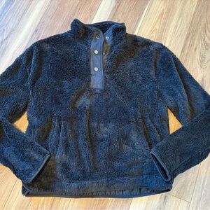 Wallflower Black Cozy Fleece pullover